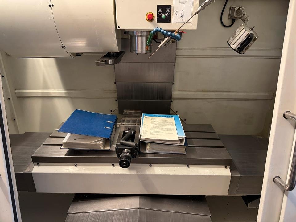 CNC Bearbeitungszentrum Fräsmaschine Metallbearbeitung Hurco