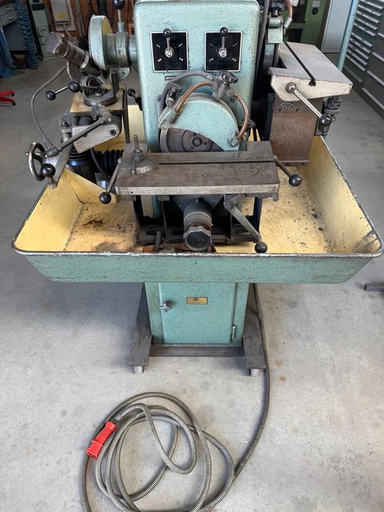 Verkaufe Werkzeugschleifmaschine Solid