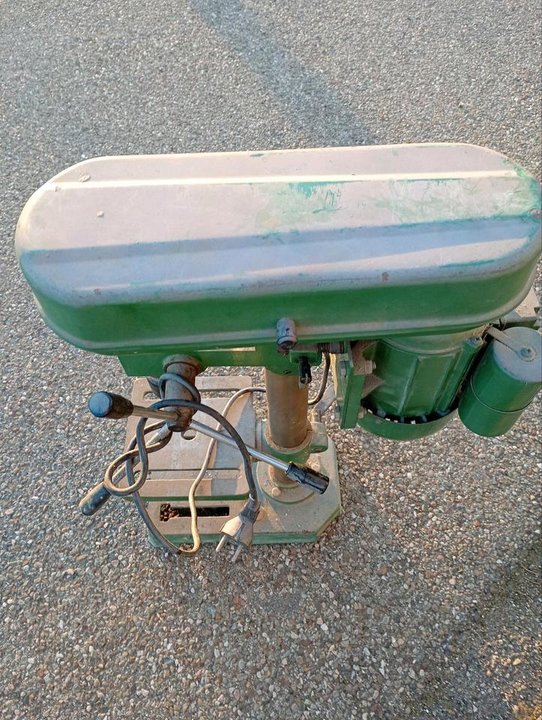 Säulenbohrmaschine / Ständerbohrmaschine. Firma INTERKRENN