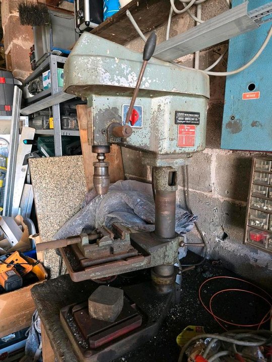 Standbohrmaschine REMA B13, funktioniert, massiv mit Schraubstock