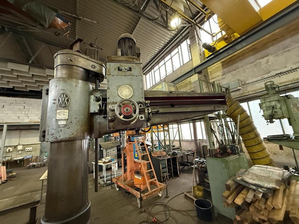 Radialbohrmaschine Csepel RFh 75/2000 – voll funktionsfähig
