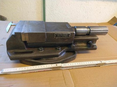 Hochdruck-Maschinenschraubstock ARNO 4to Teil1