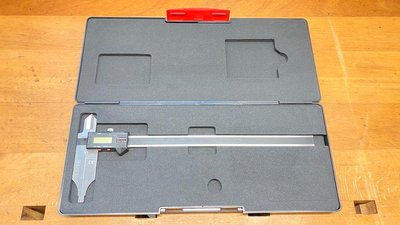 Mahr Digitaler Messschieber 300 mm, Holex, Garant