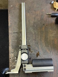 Höhenmessgerät/Höhenreißer mit Meßuhr gebraucht.