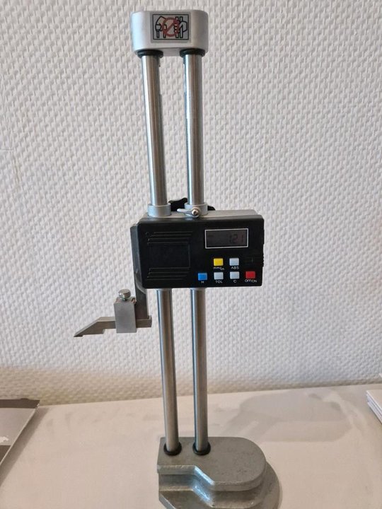 Höhenanreisser Höhenmessgerät Messgerät Digital 0-300mm gebraucht