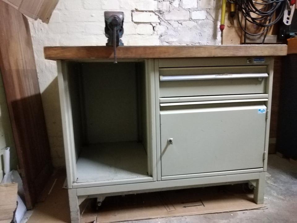 Werkbank 1,10m mit ausklappbaren Rollen Industrieprodukt