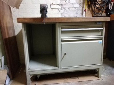 Werkbank 1,10m mit ausklappbaren Rollen Industrieprodukt