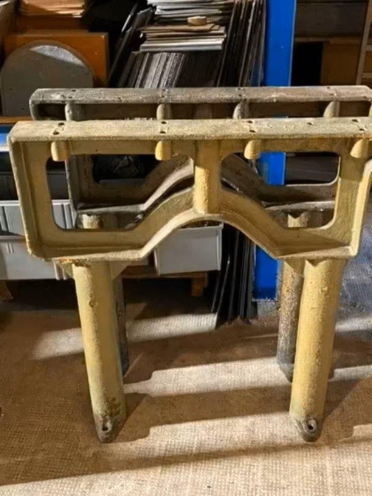 Gussgestell Tischgestell von Drehbänken