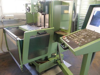 CNC-Universalfräsmaschine