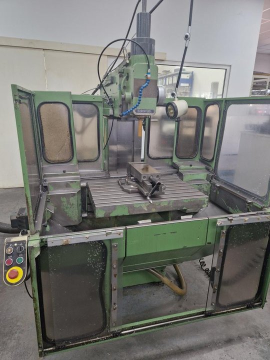 Gebrauchte Deckel TYP FP3NC Universal-Fräsmaschine Baujahr 1985