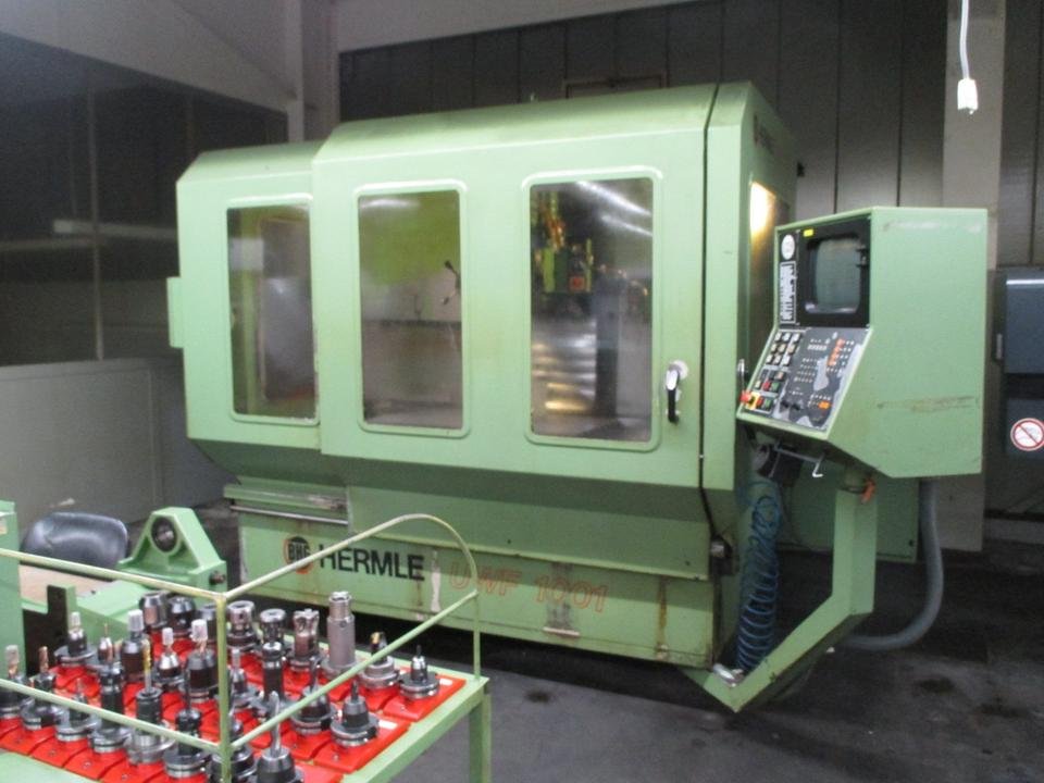 Universal- Werkzeugfräsmaschine Hermle UWF 1001